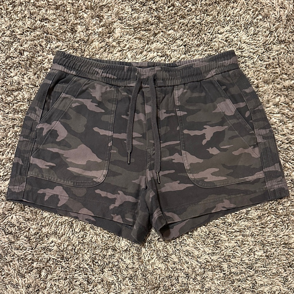 Athelta Farallon Short Camo Size 4